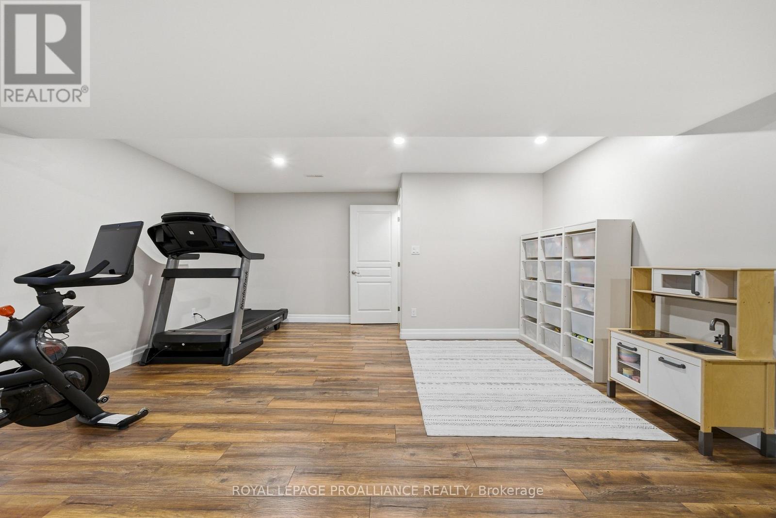 58 Crews Crescent, Quinte West (Murray Ward), Ontario  K8V 0G3 - Photo 33 - X12964120