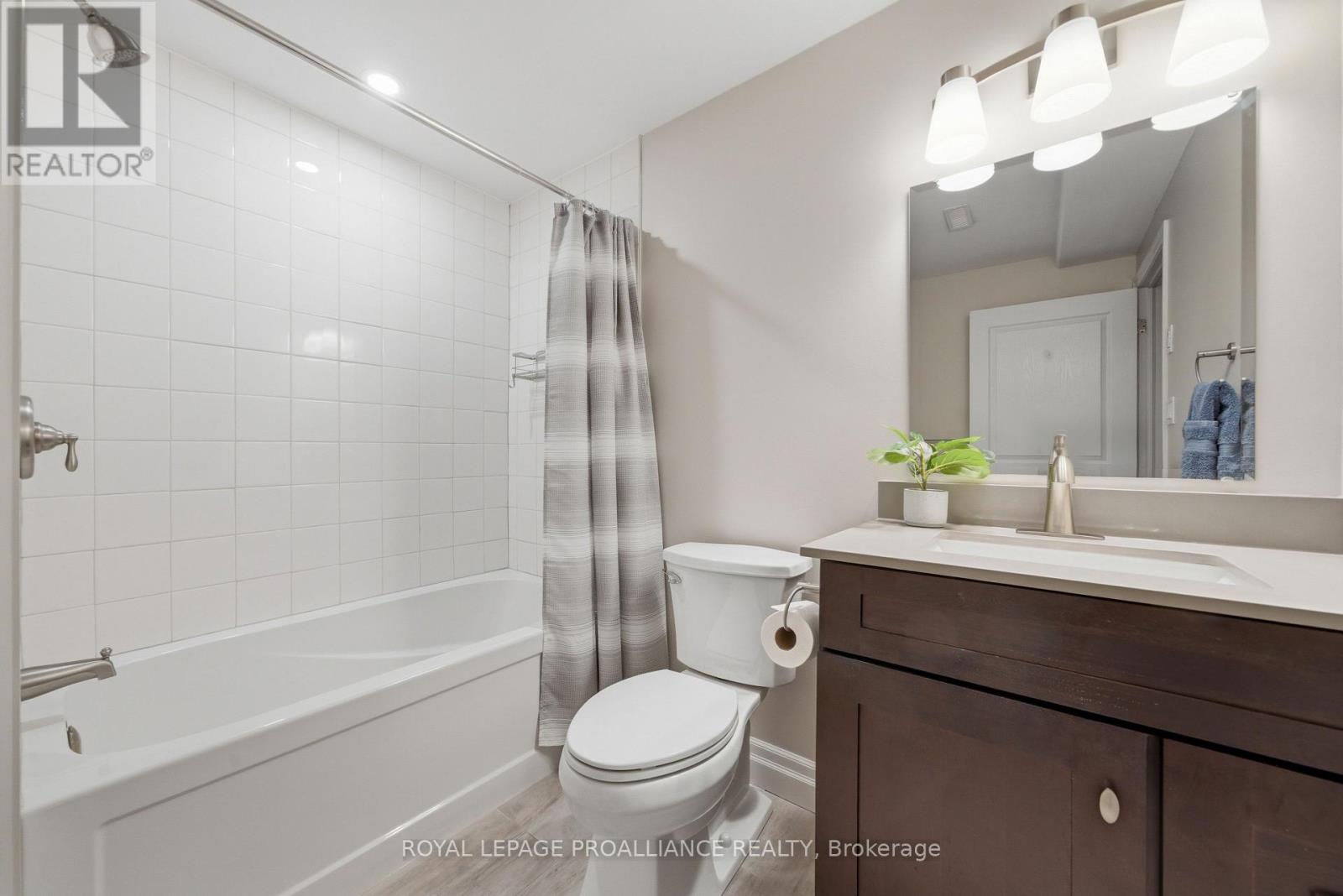 58 Crews Crescent, Quinte West (Murray Ward), Ontario  K8V 0G3 - Photo 38 - X12964120