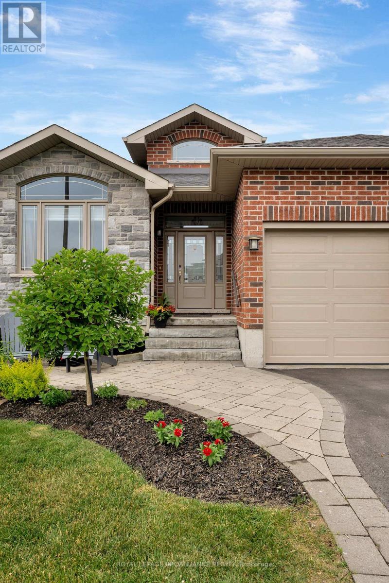 58 Crews Crescent, Quinte West (Murray Ward), Ontario  K8V 0G3 - Photo 4 - X12964120