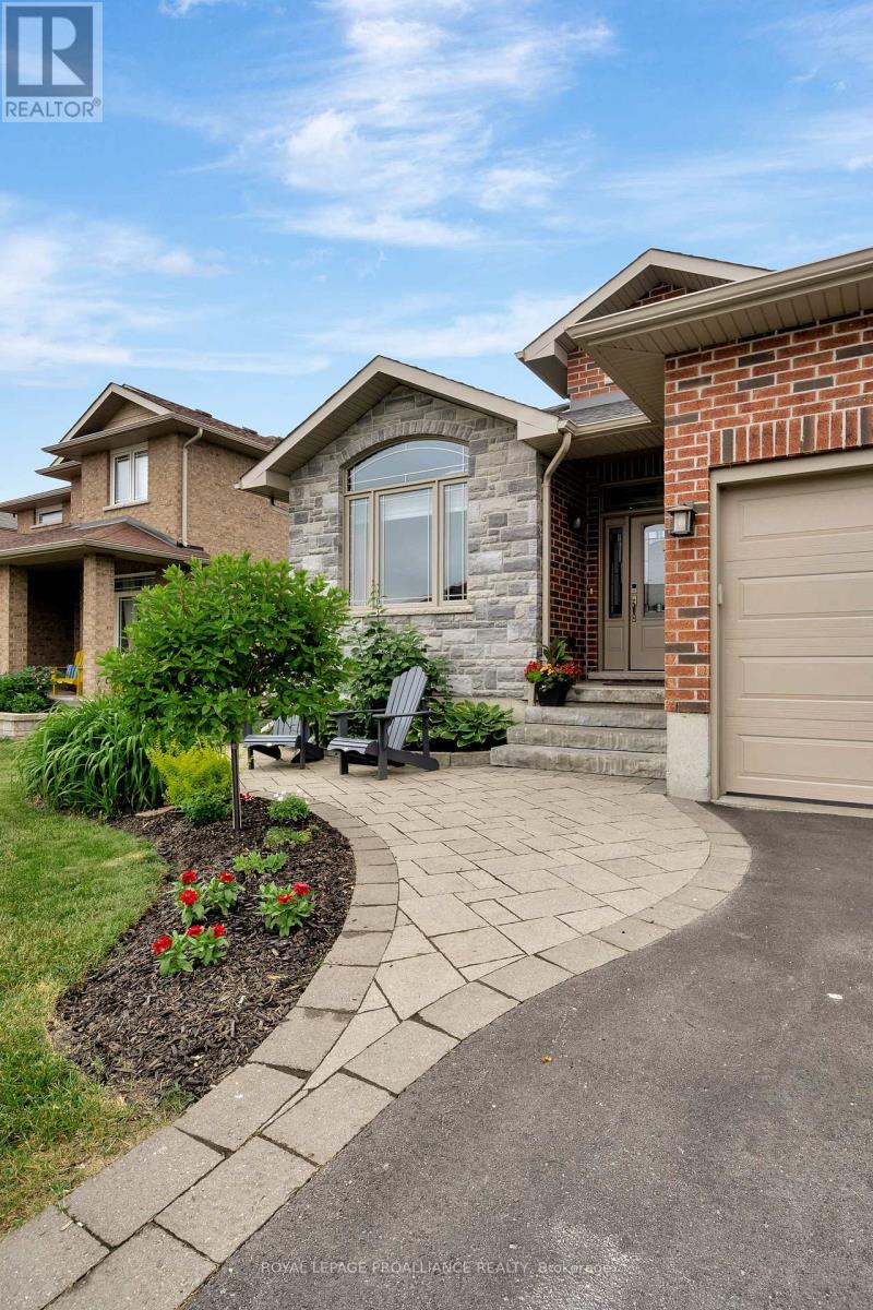 58 Crews Crescent, Quinte West (Murray Ward), Ontario  K8V 0G3 - Photo 5 - X12964120