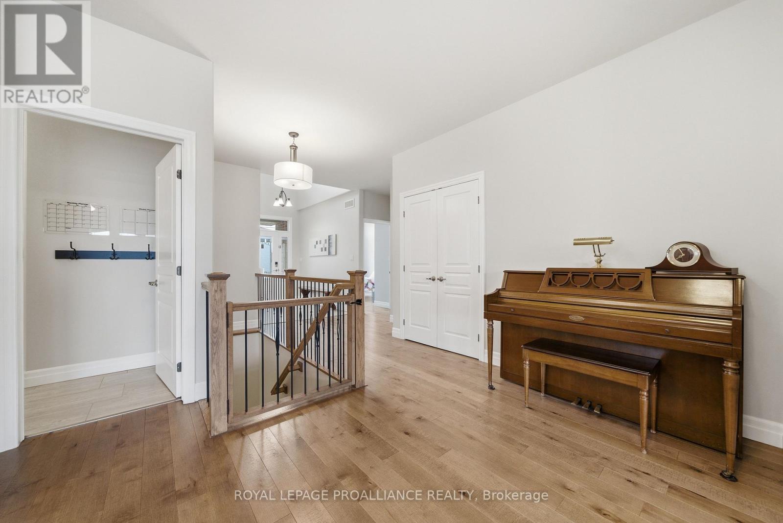 58 Crews Crescent, Quinte West (Murray Ward), Ontario  K8V 0G3 - Photo 7 - X12964120