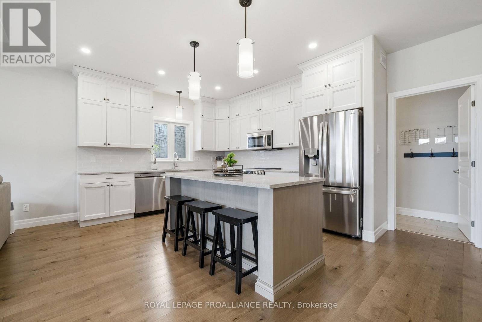 58 Crews Crescent, Quinte West (Murray Ward), Ontario  K8V 0G3 - Photo 9 - X12964120