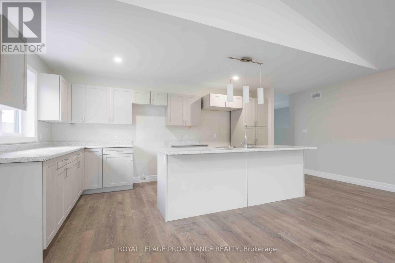 81 Meagan Lane, Quinte West (Frankford Ward), Ontario  K0K 2C0 - Photo 6 - X12964122