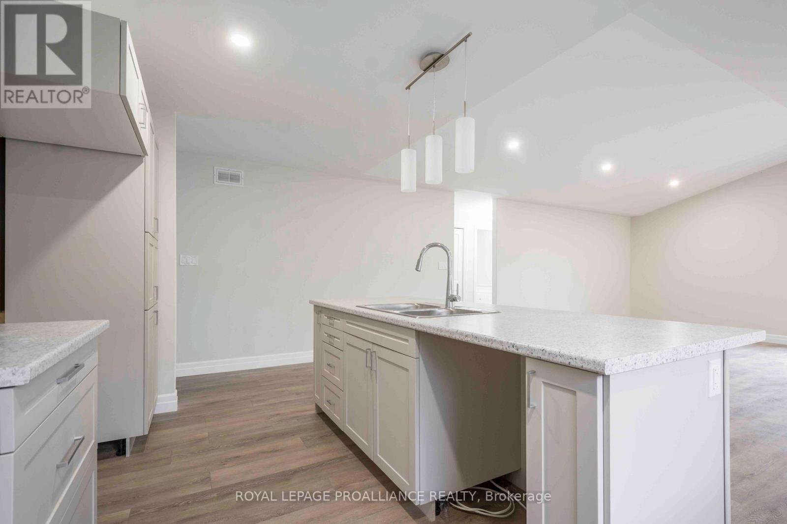 81 Meagan Lane, Quinte West (Frankford Ward), Ontario  K0K 2C0 - Photo 7 - X12964122