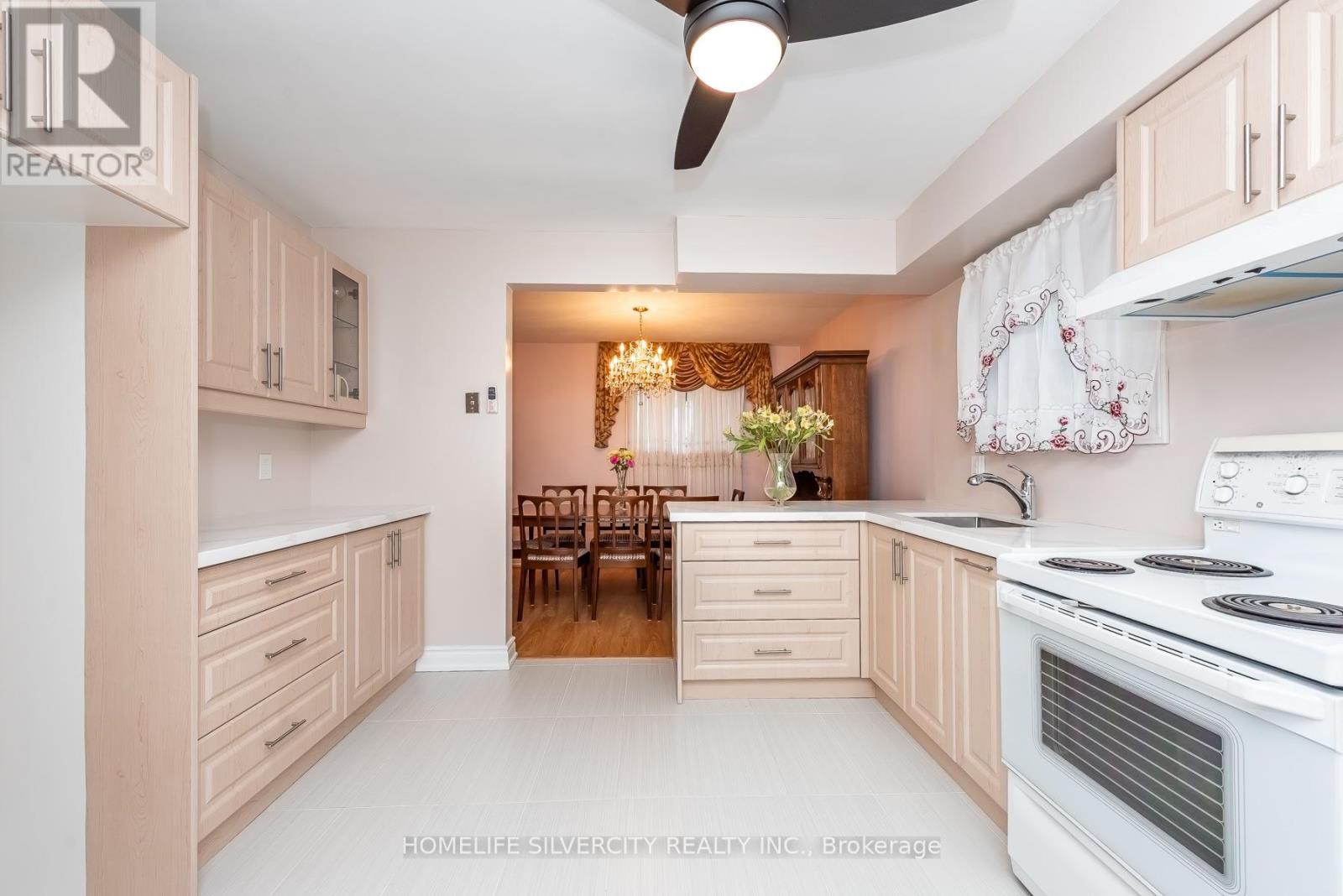 327 The West Way, Toronto, Ontario  M9R 1H1 - Photo 15 - W12963926