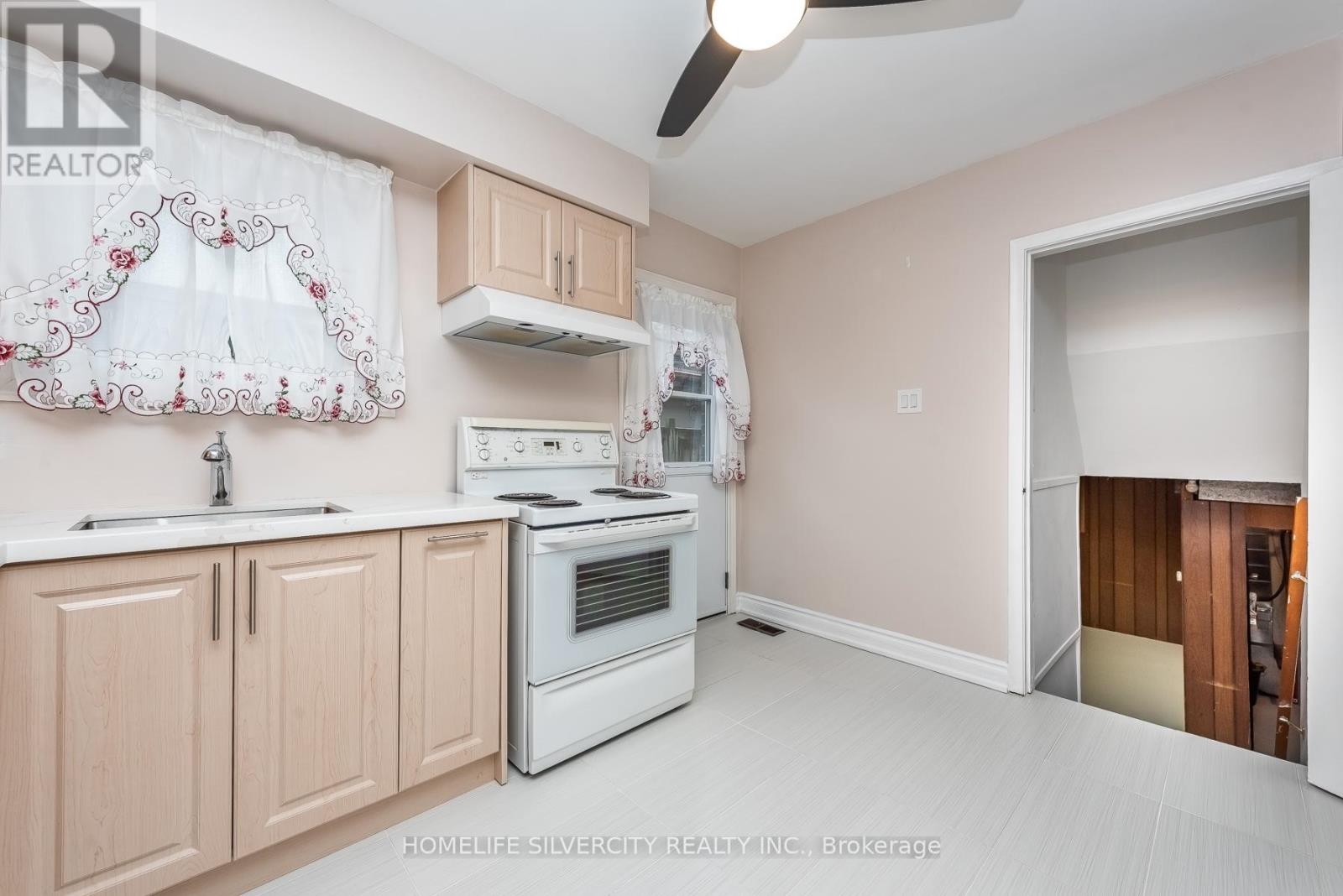 327 The West Way, Toronto, Ontario  M9R 1H1 - Photo 20 - W12963926