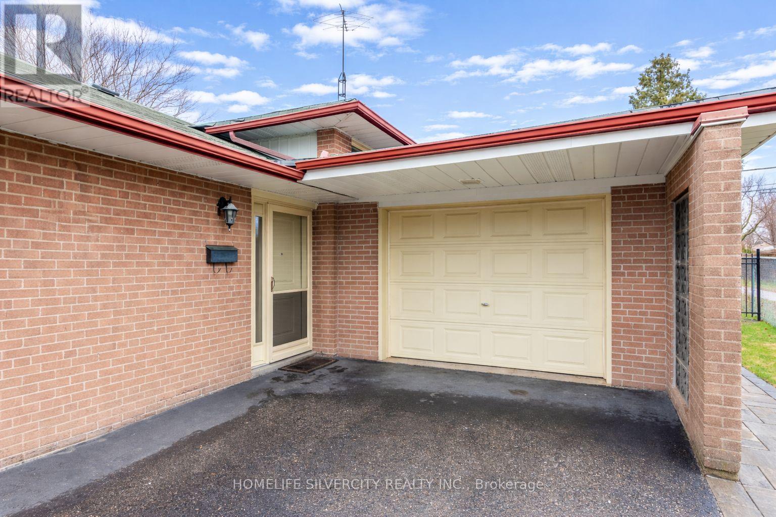 327 The West Way, Toronto, Ontario  M9R 1H1 - Photo 6 - W12963926