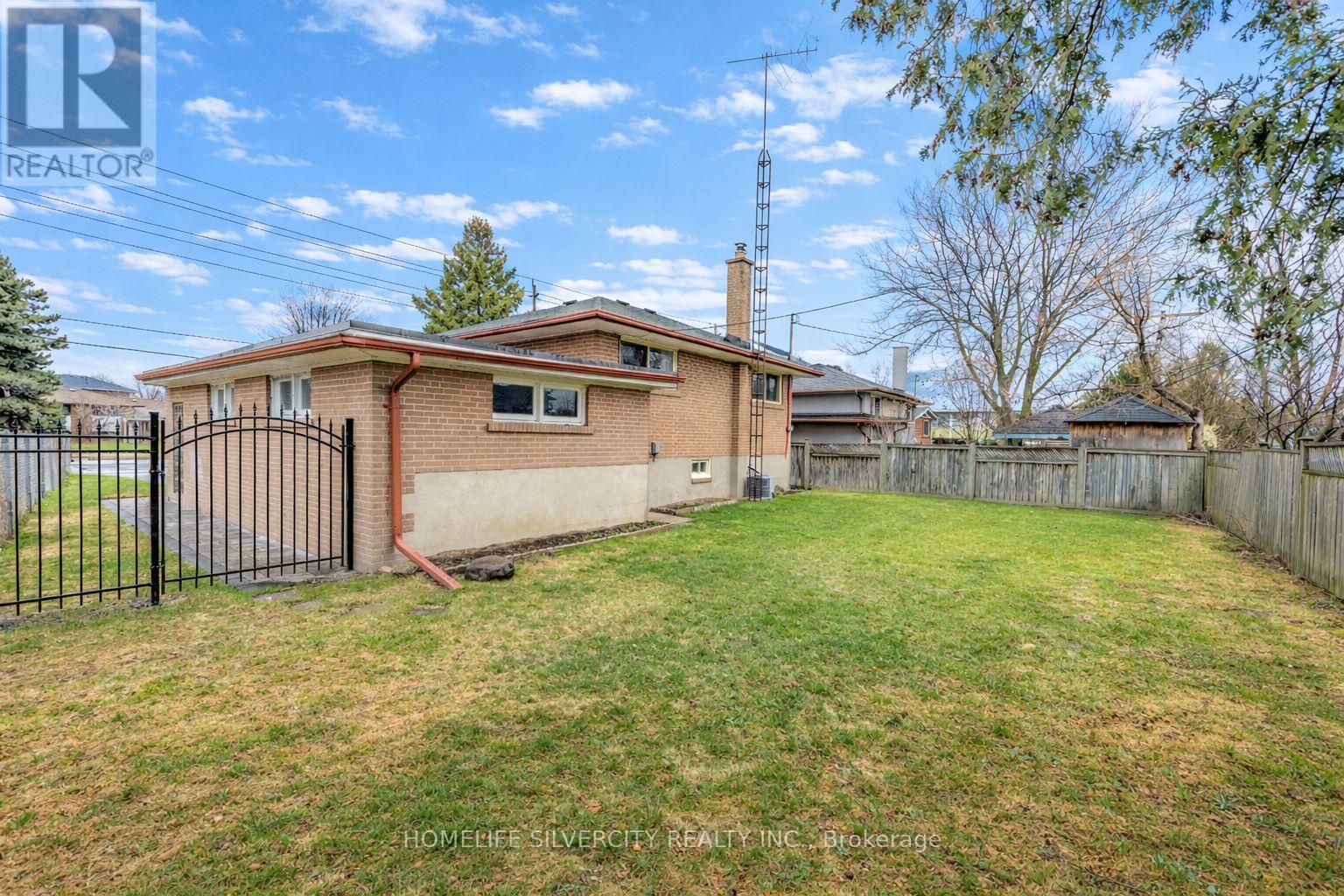 327 The West Way, Toronto, Ontario  M9R 1H1 - Photo 42 - W12963926