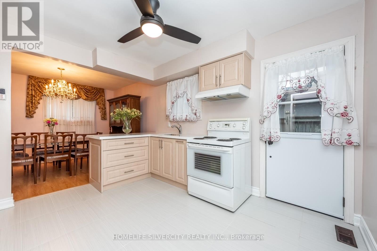 327 The West Way, Toronto, Ontario  M9R 1H1 - Photo 14 - W12963926