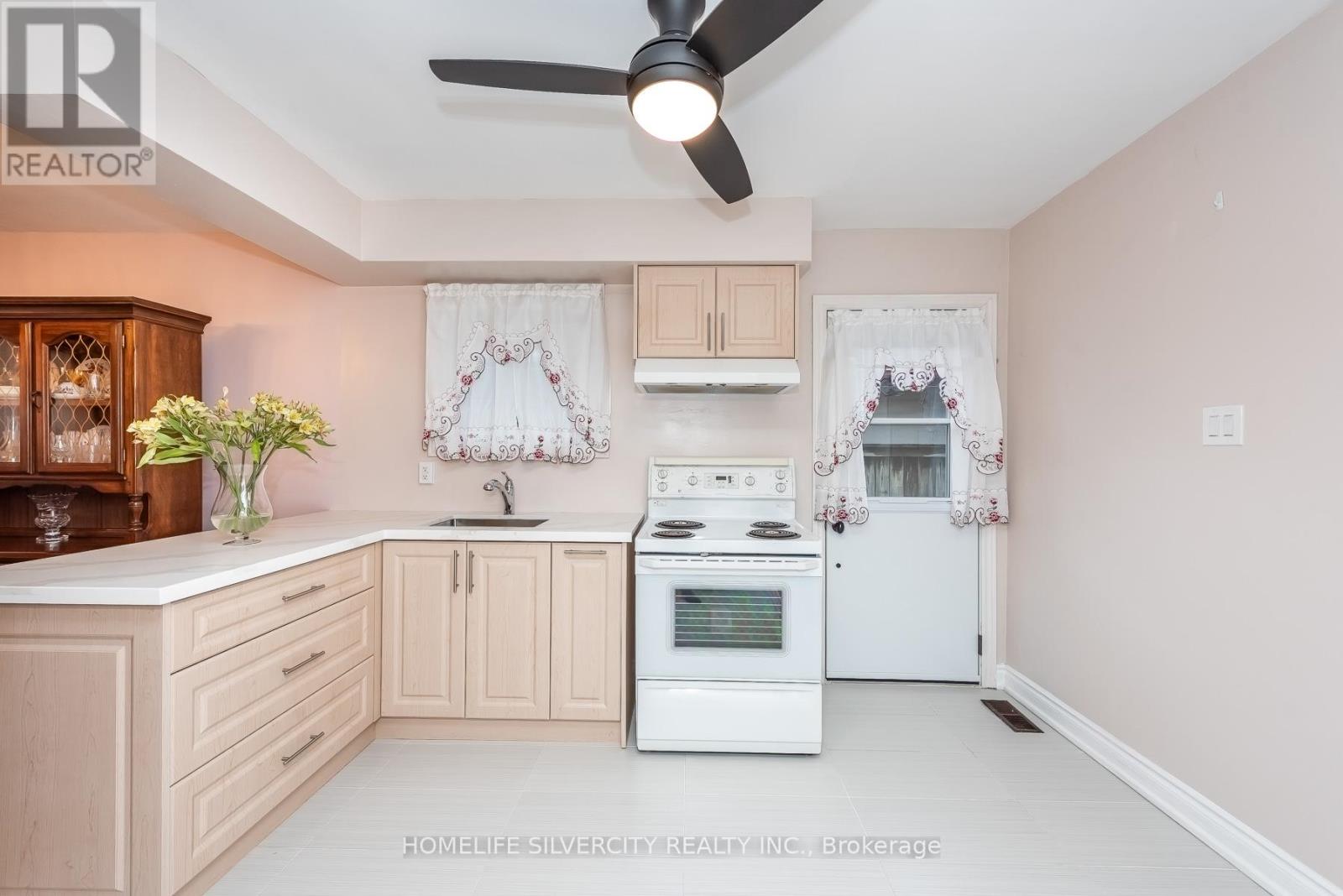 327 The West Way, Toronto, Ontario  M9R 1H1 - Photo 18 - W12963926