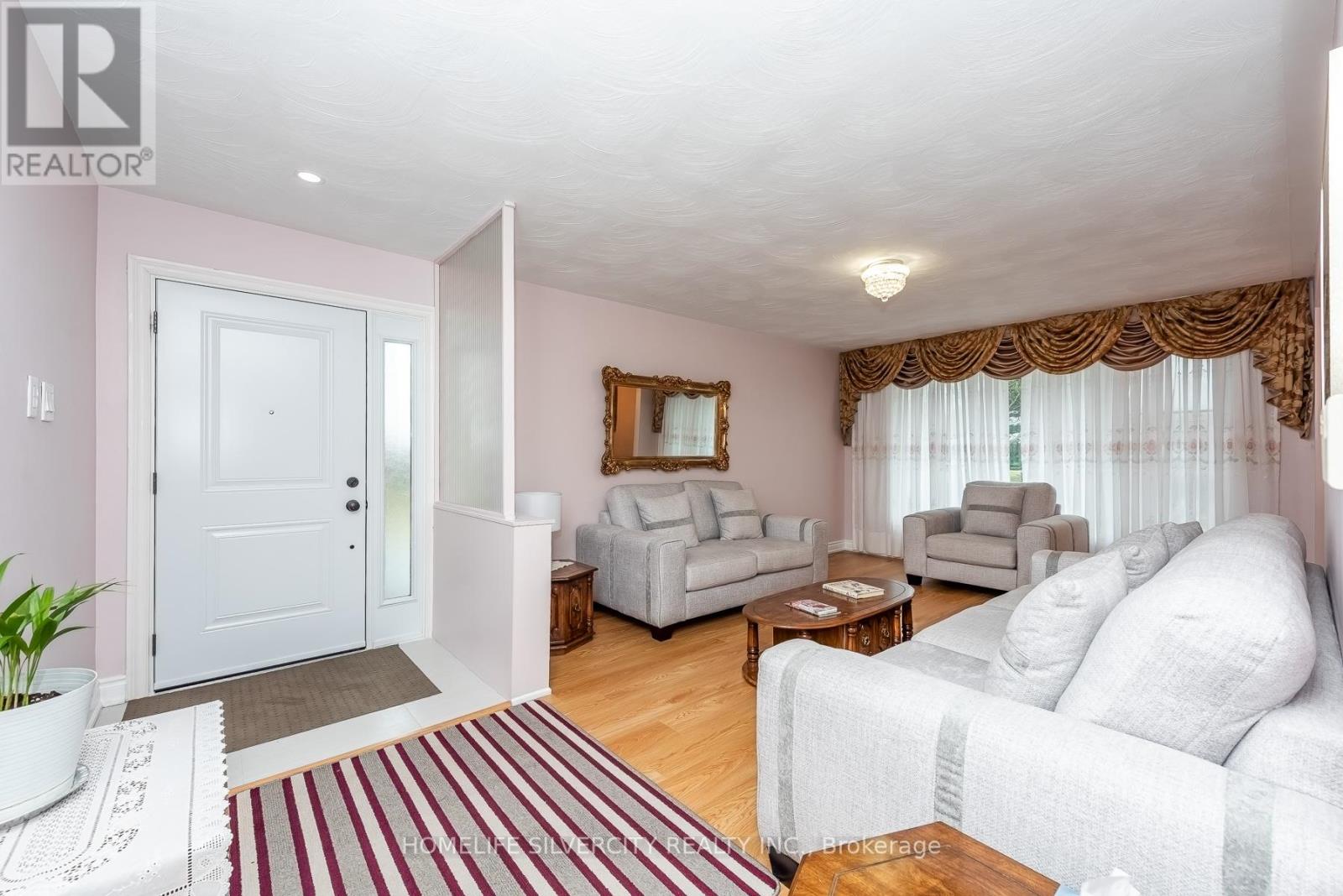 327 The West Way, Toronto, Ontario  M9R 1H1 - Photo 8 - W12963926