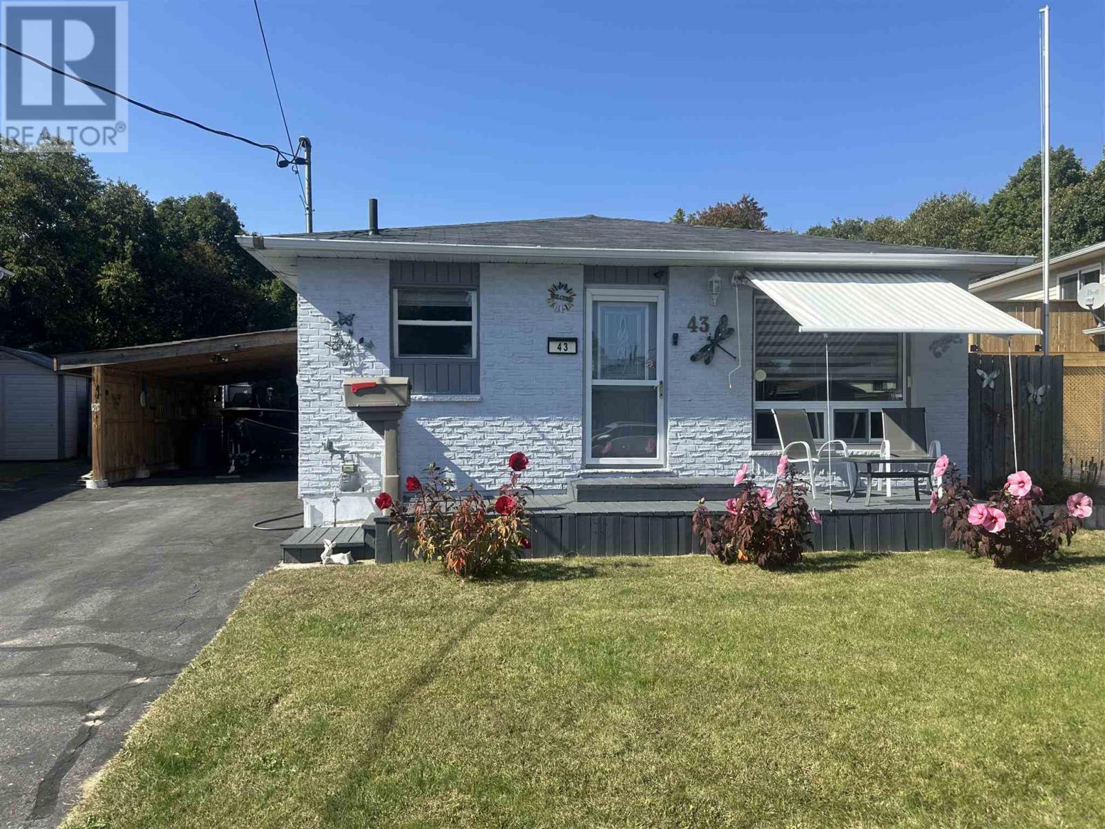 43 London Cres, Elliot Lake, Ontario  P5A 2P7 - Photo 3 - SM260625