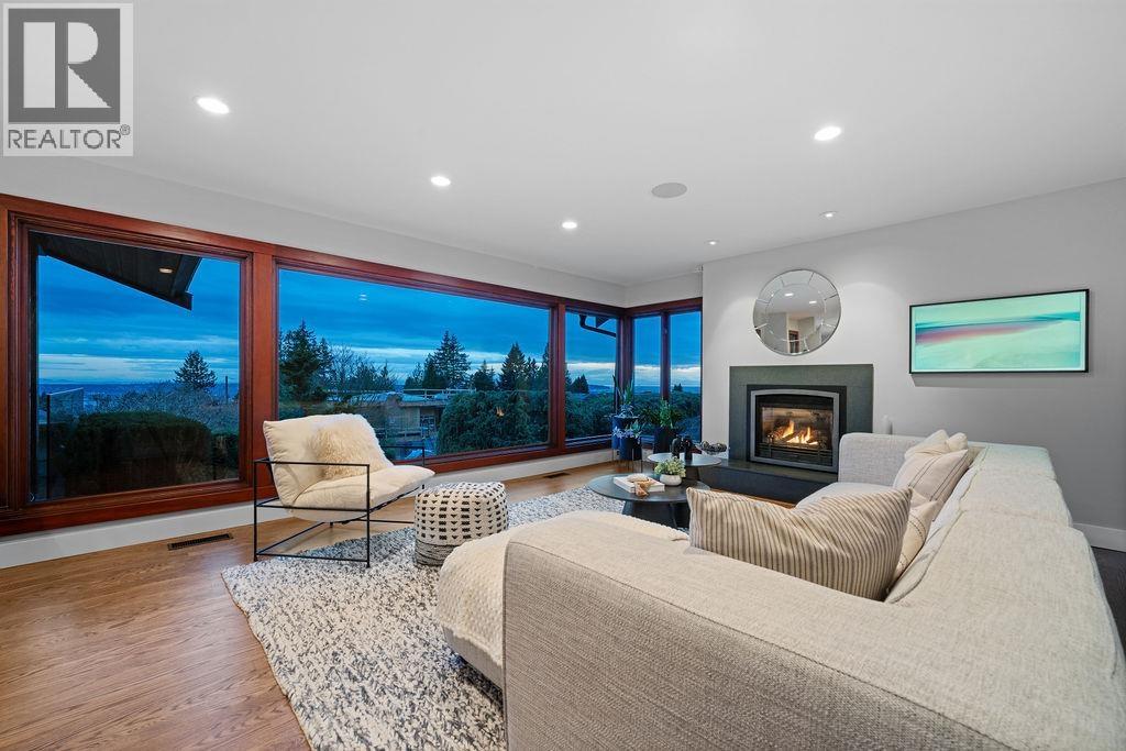 124 Carisbrooke Crescent, North Vancouver, British Columbia  V7N 2S1 - Photo 10 - R3107271