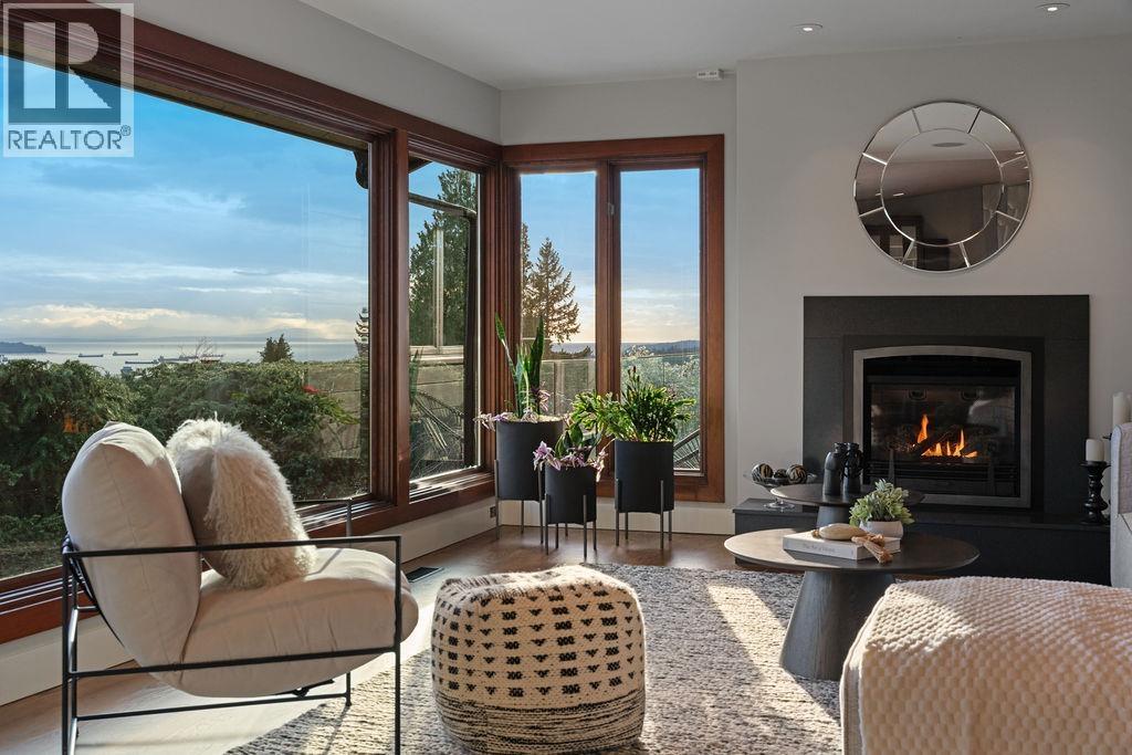 124 Carisbrooke Crescent, North Vancouver, British Columbia  V7N 2S1 - Photo 11 - R3107271