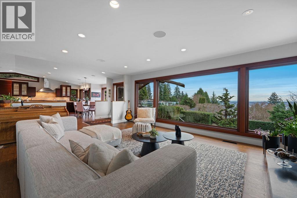 124 Carisbrooke Crescent, North Vancouver, British Columbia  V7N 2S1 - Photo 12 - R3107271