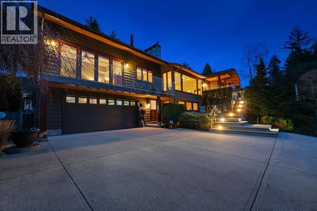 124 Carisbrooke Crescent, North Vancouver, British Columbia  V7N 2S1 - Photo 3 - R3107271