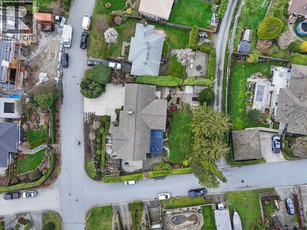 124 Carisbrooke Crescent, North Vancouver, British Columbia  V7N 2S1 - Photo 36 - R3107271