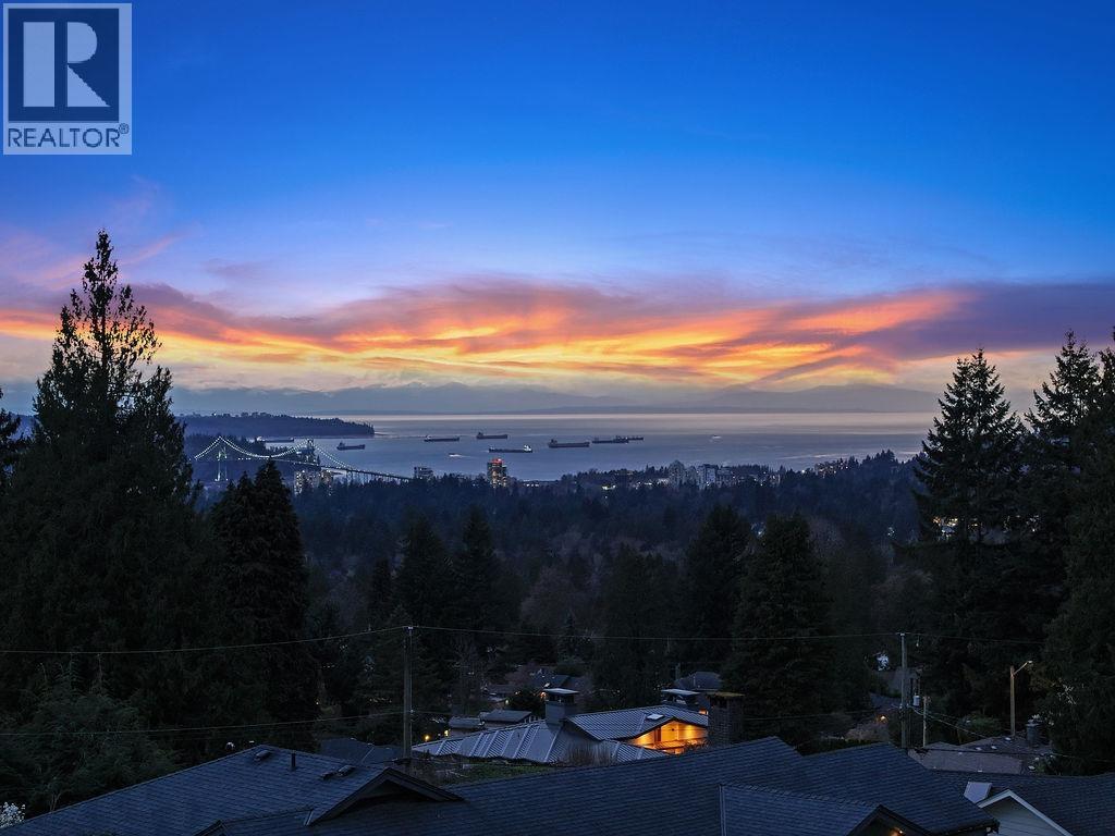 124 Carisbrooke Crescent, North Vancouver, British Columbia  V7N 2S1 - Photo 39 - R3107271