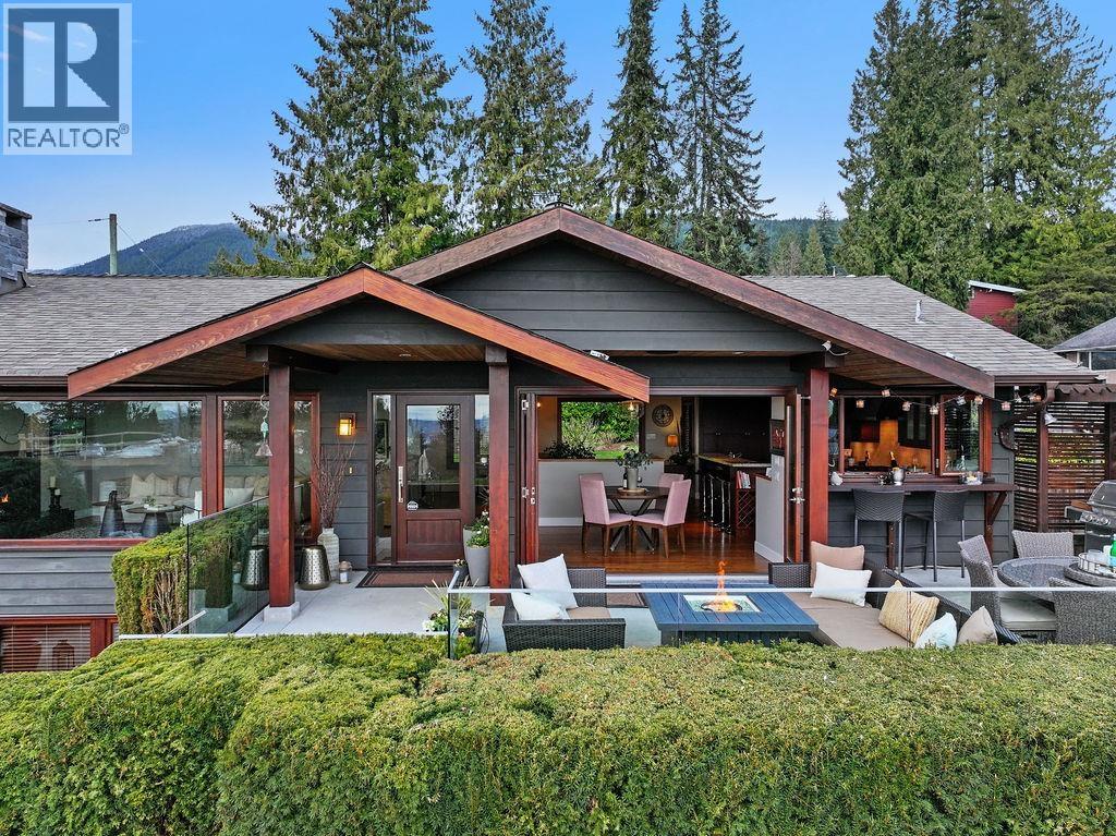 124 Carisbrooke Crescent, North Vancouver, British Columbia  V7N 2S1 - Photo 4 - R3107271