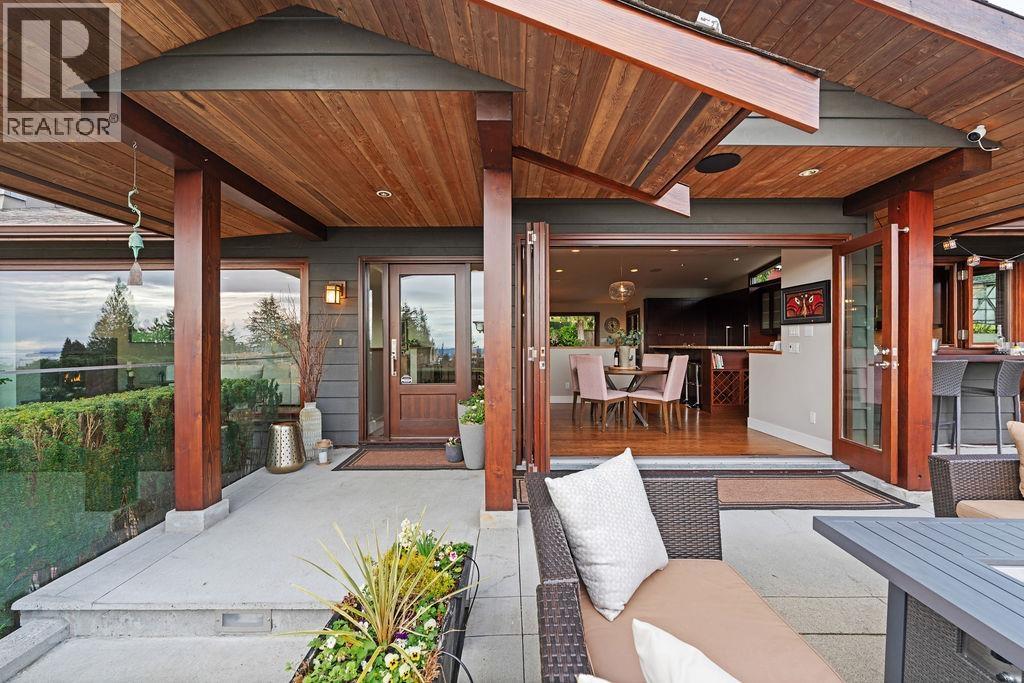 124 Carisbrooke Crescent, North Vancouver, British Columbia  V7N 2S1 - Photo 5 - R3107271