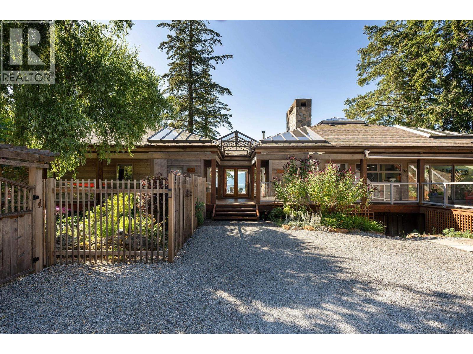 1675 Whitesails Drive, Bowen Island, British Columbia  V0N 1G2 - Photo 2 - R3107278