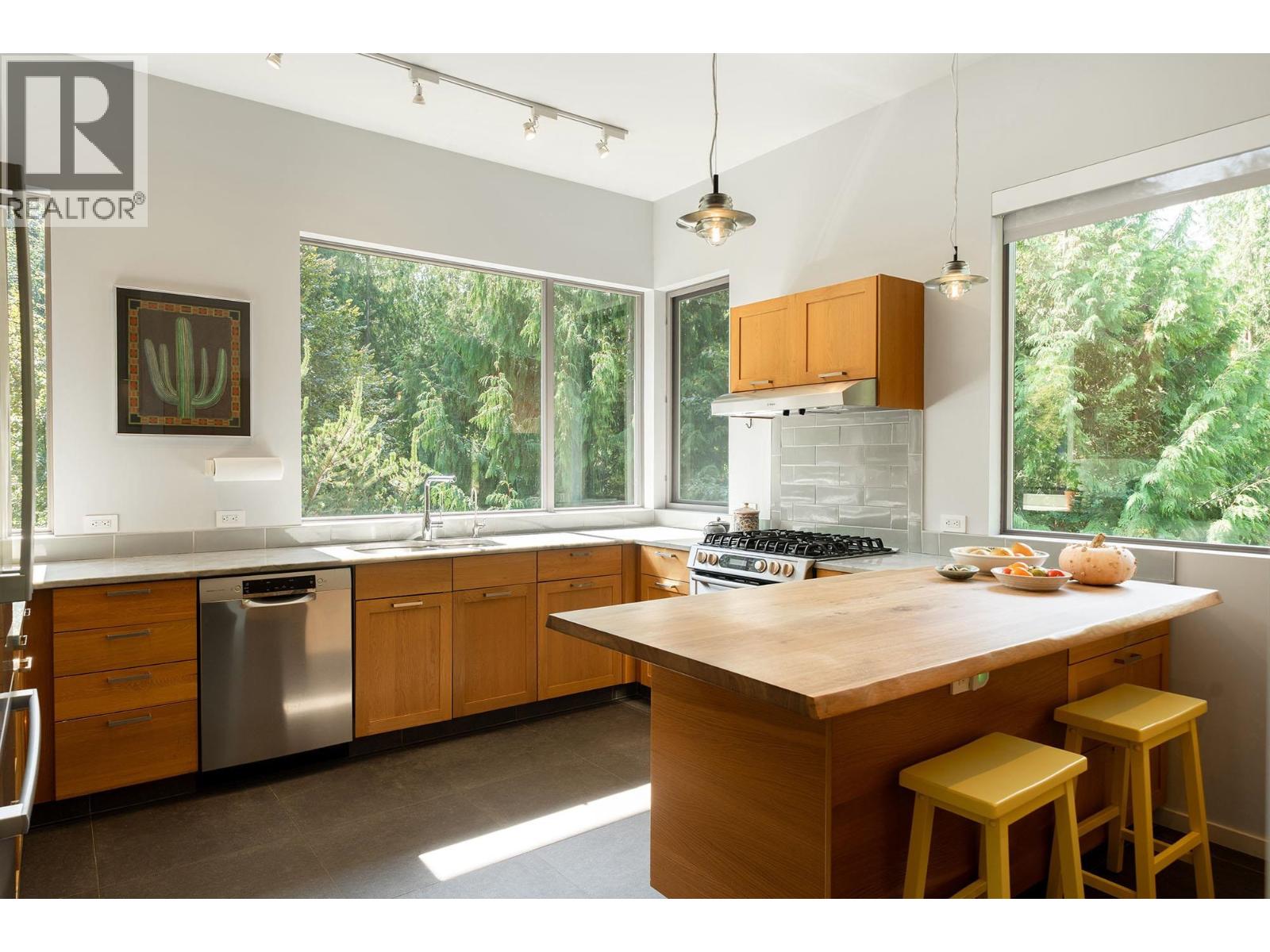 1754 Frances Walk, Bowen Island, British Columbia  V0N 1G2 - Photo 5 - R3107279