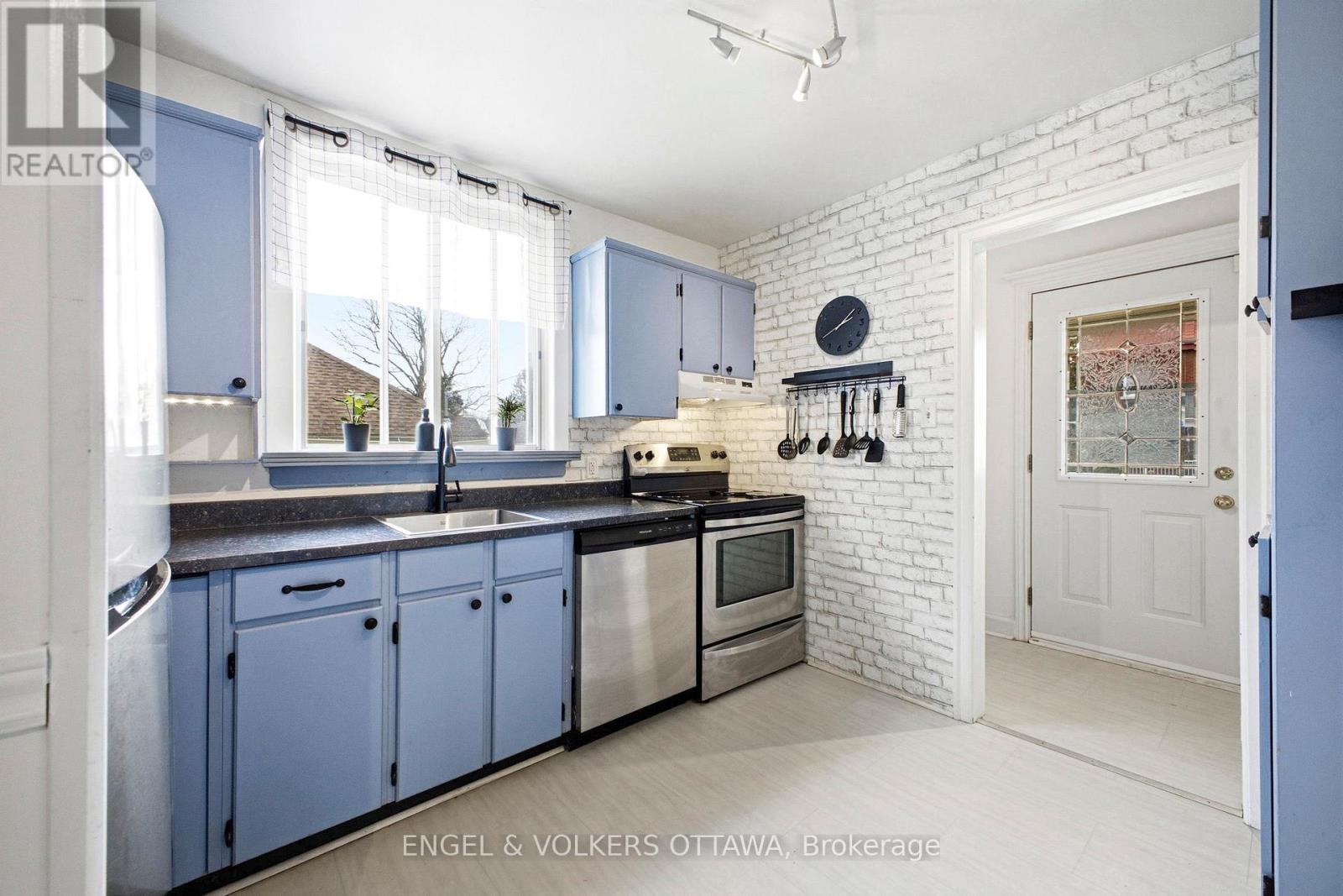 1223 Erie Avenue, Ottawa, Ontario  K1V 6G5 - Photo 3 - X12964090