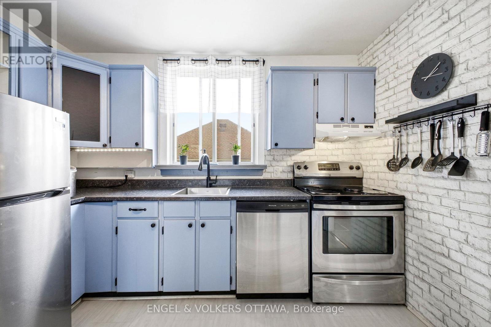 1223 Erie Avenue, Ottawa, Ontario  K1V 6G5 - Photo 4 - X12964090