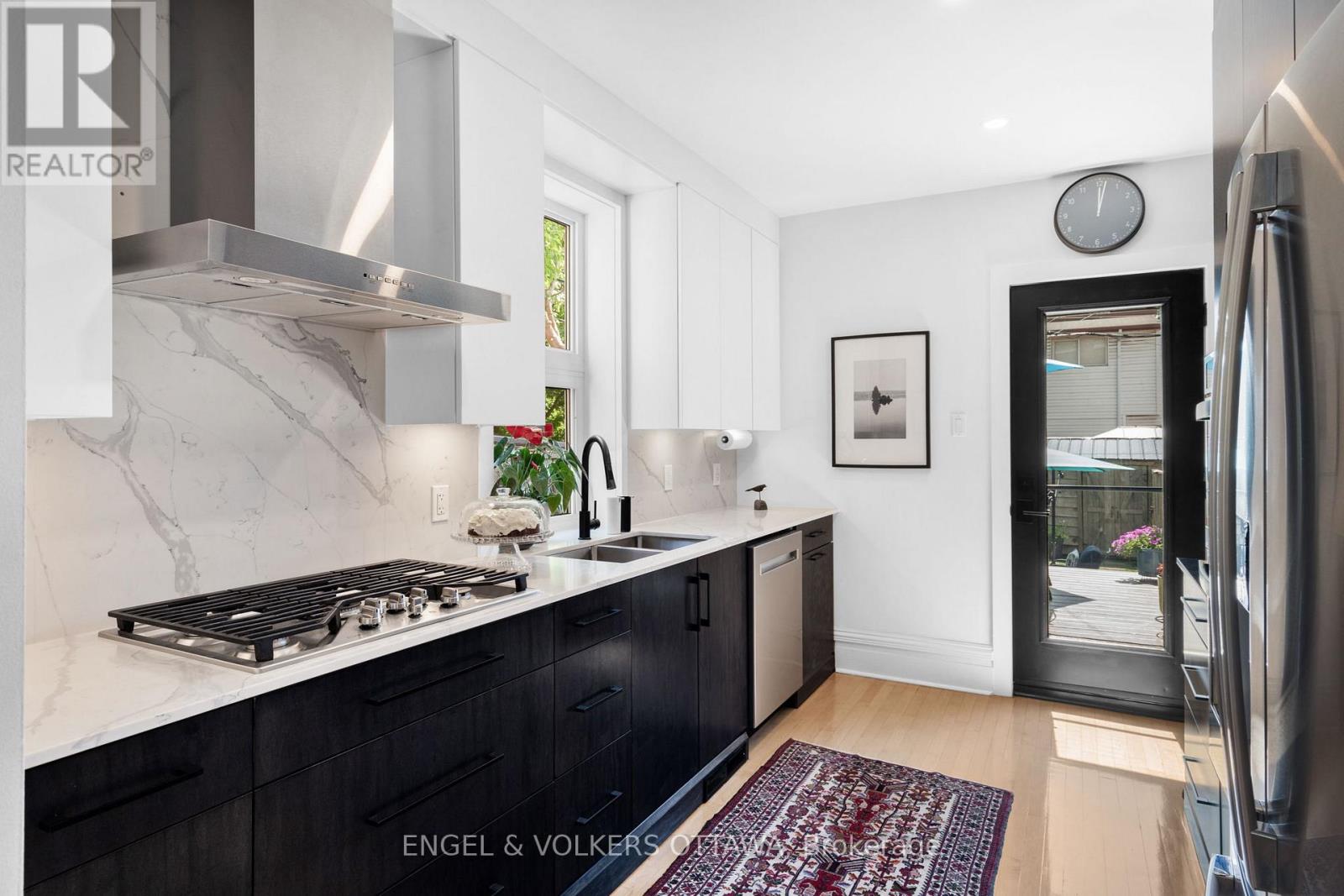 244 Flora Street, Ottawa, Ontario  K1R 5R9 - Photo 13 - X12964094