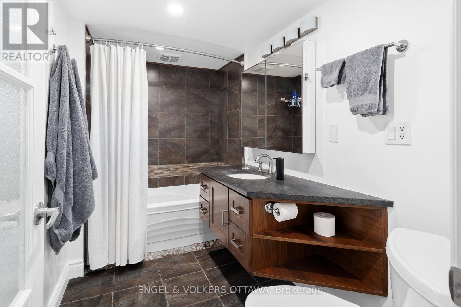 244 Flora Street, Ottawa, Ontario  K1R 5R9 - Photo 19 - X12964094