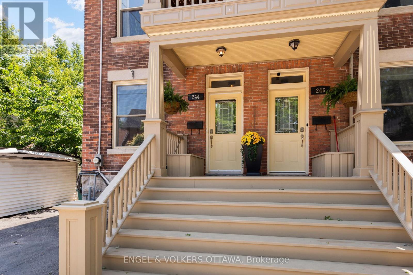 244 Flora Street, Ottawa, Ontario  K1R 5R9 - Photo 2 - X12964094