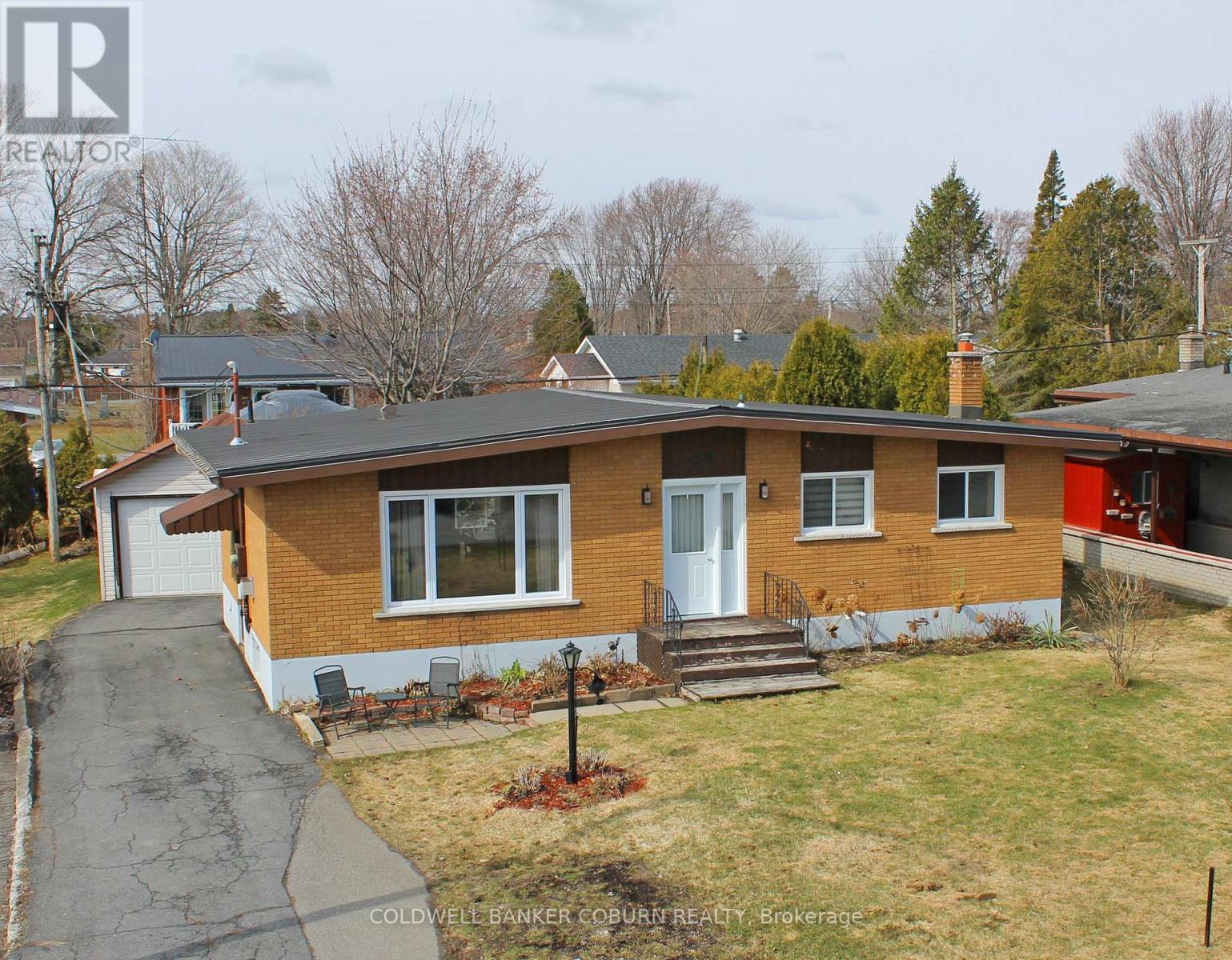 56 MEIKLE STREET, South Dundas, Ontario