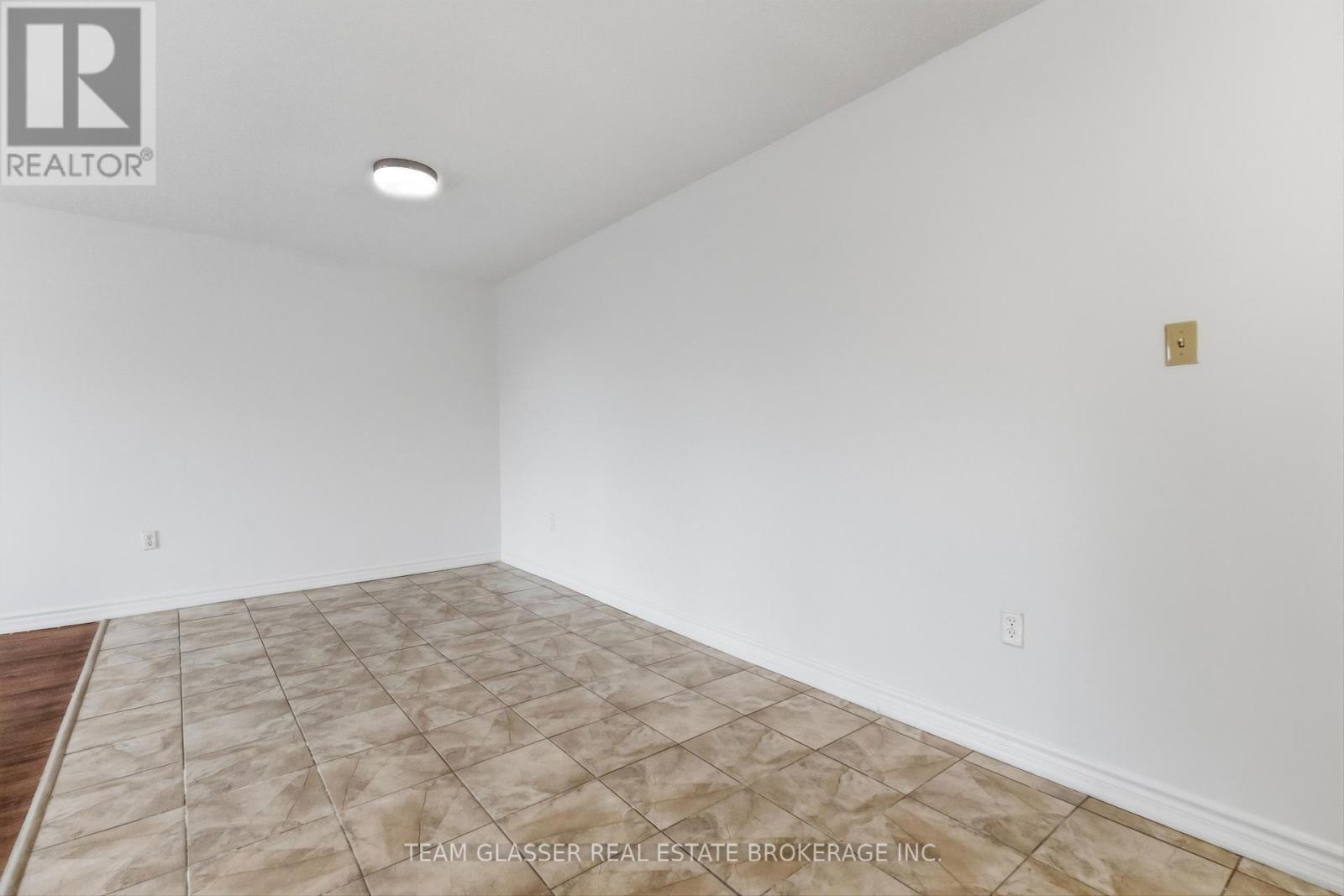 401 - 746 Fanshawe Park Road, London North, Ontario  N5X 2M5 - Photo 14 - X12963980