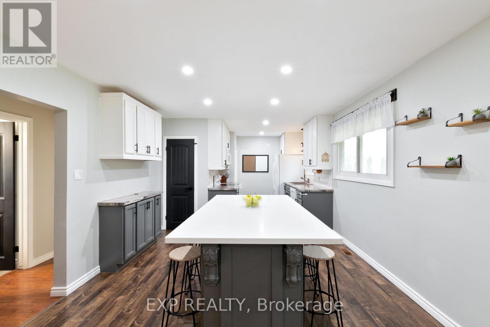 9347 Longwoods Road, Middlesex Centre, Ontario  N0L 1E0 - Photo 10 - X12964104