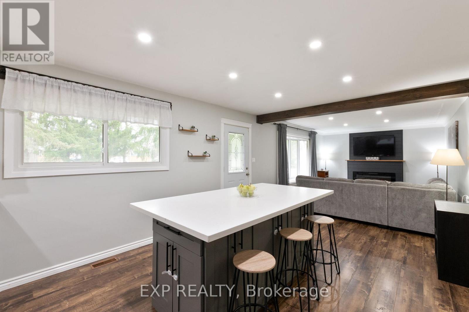 9347 Longwoods Road, Middlesex Centre, Ontario  N0L 1E0 - Photo 12 - X12964104