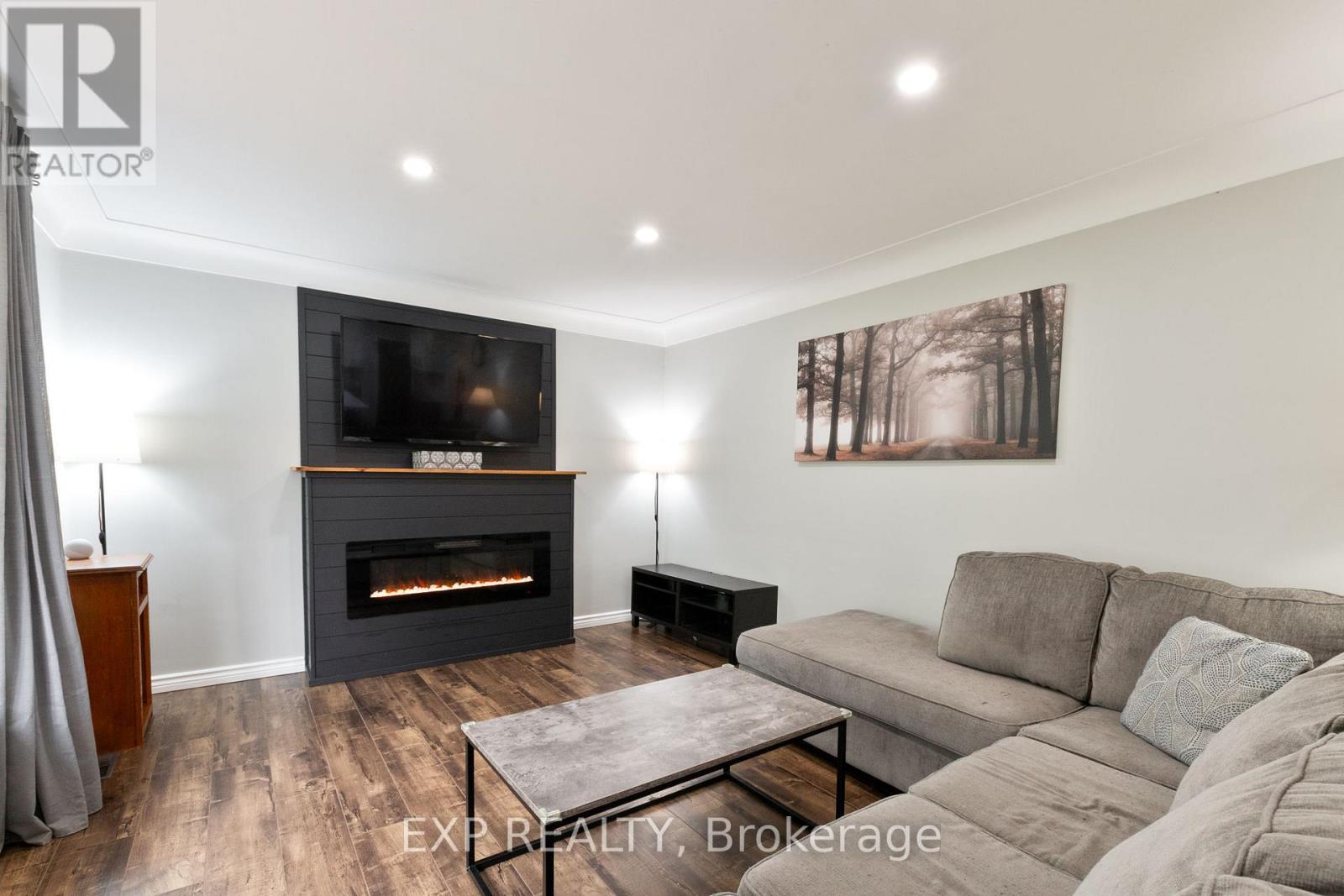 9347 Longwoods Road, Middlesex Centre, Ontario  N0L 1E0 - Photo 15 - X12964104