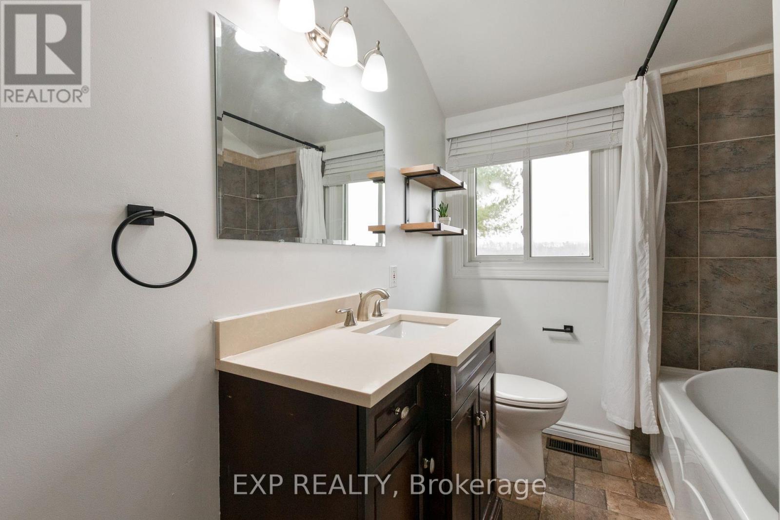 9347 Longwoods Road, Middlesex Centre, Ontario  N0L 1E0 - Photo 19 - X12964104