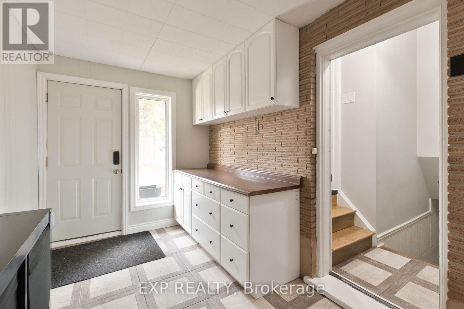 9347 Longwoods Road, Middlesex Centre, Ontario  N0L 1E0 - Photo 25 - X12964104