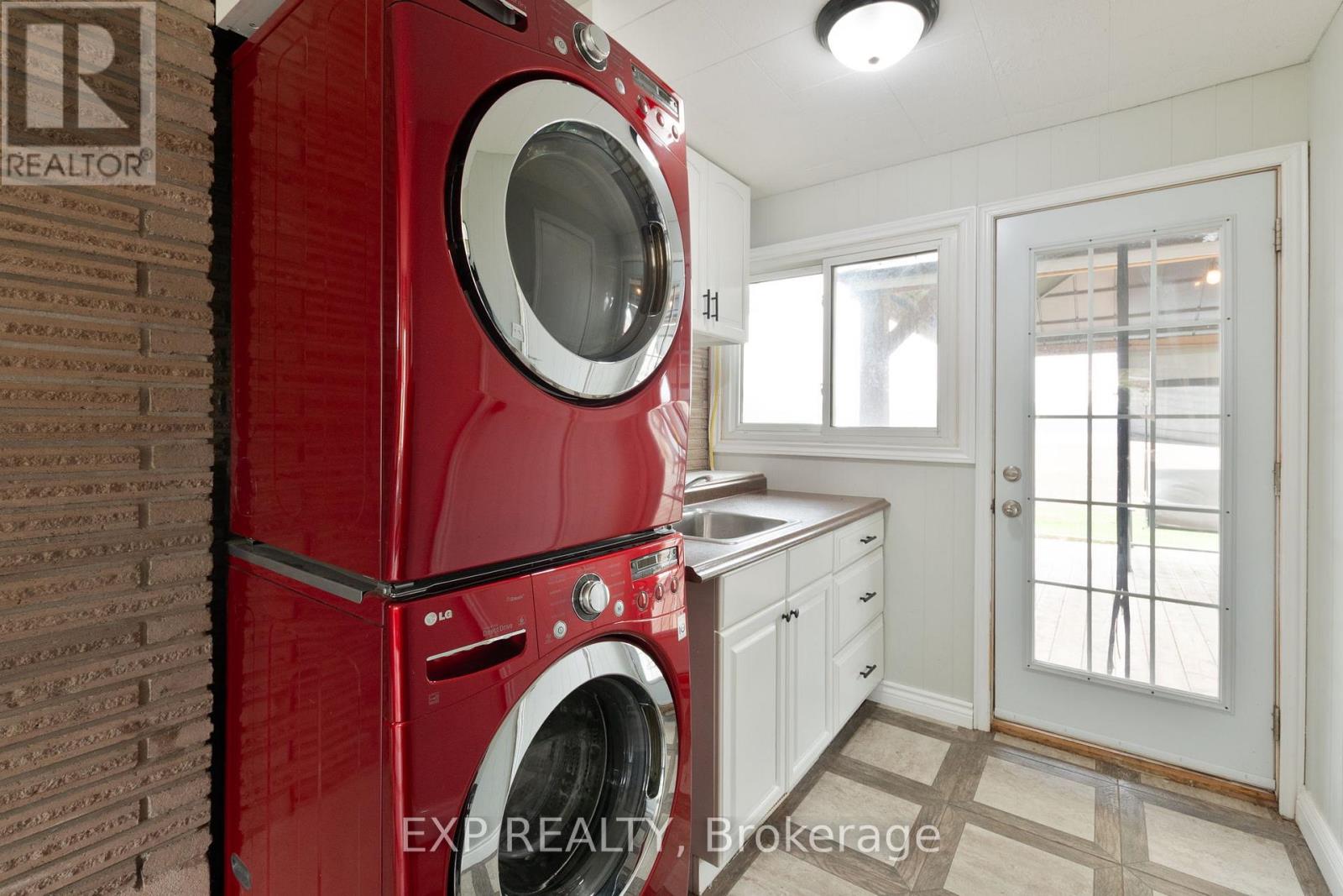 9347 Longwoods Road, Middlesex Centre, Ontario  N0L 1E0 - Photo 26 - X12964104