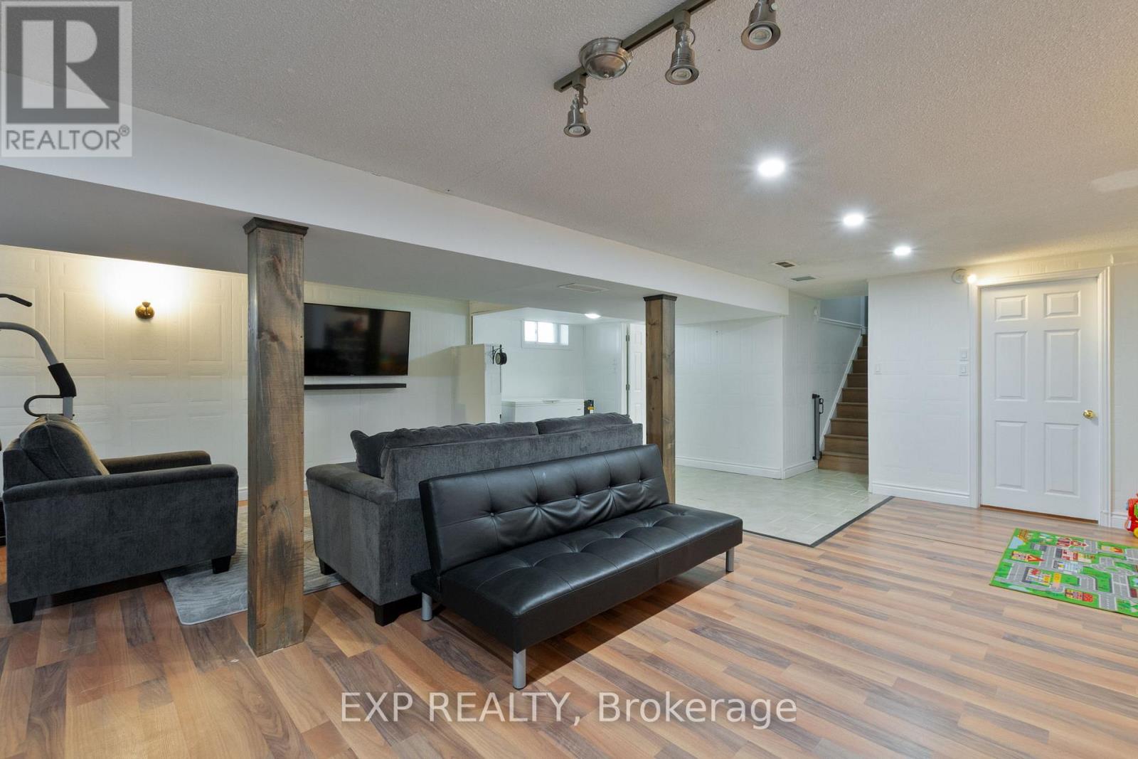 9347 Longwoods Road, Middlesex Centre, Ontario  N0L 1E0 - Photo 27 - X12964104