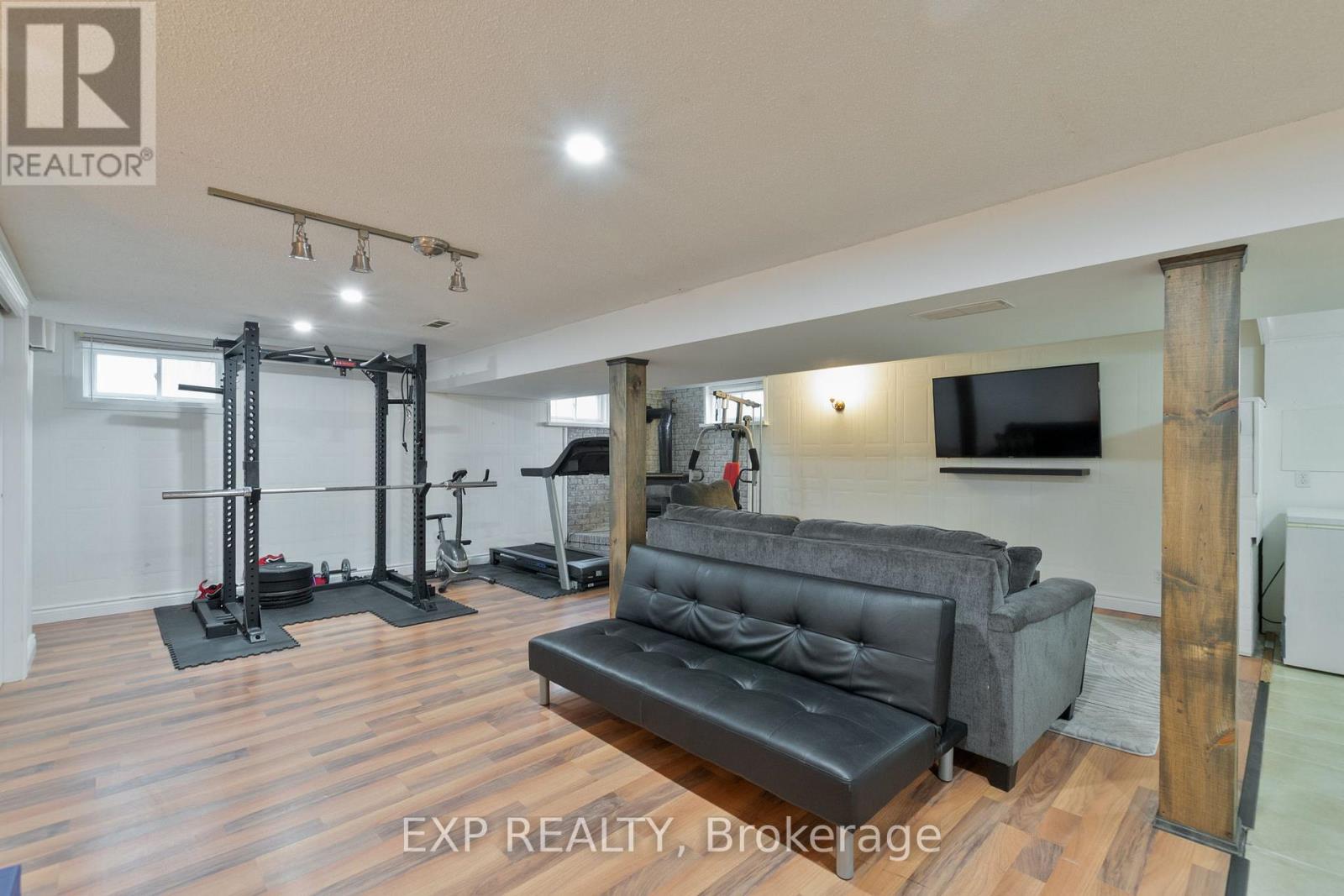 9347 Longwoods Road, Middlesex Centre, Ontario  N0L 1E0 - Photo 29 - X12964104