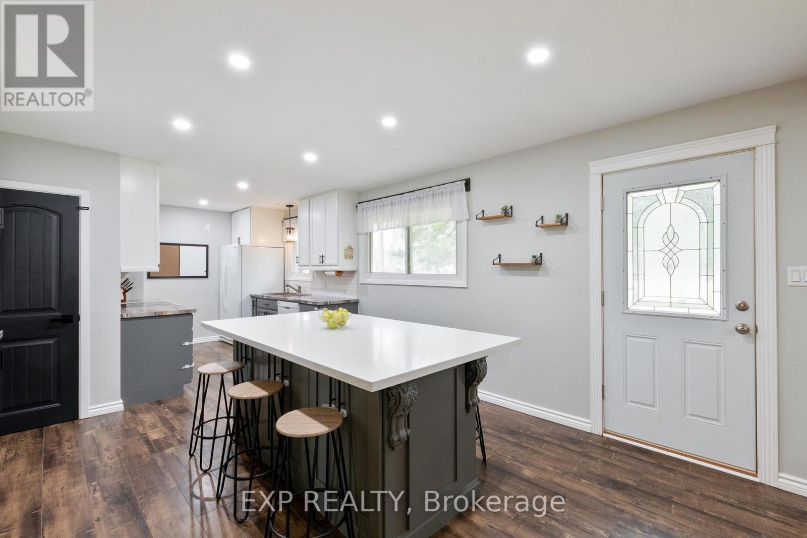 9347 Longwoods Road, Middlesex Centre, Ontario  N0L 1E0 - Photo 6 - X12964104