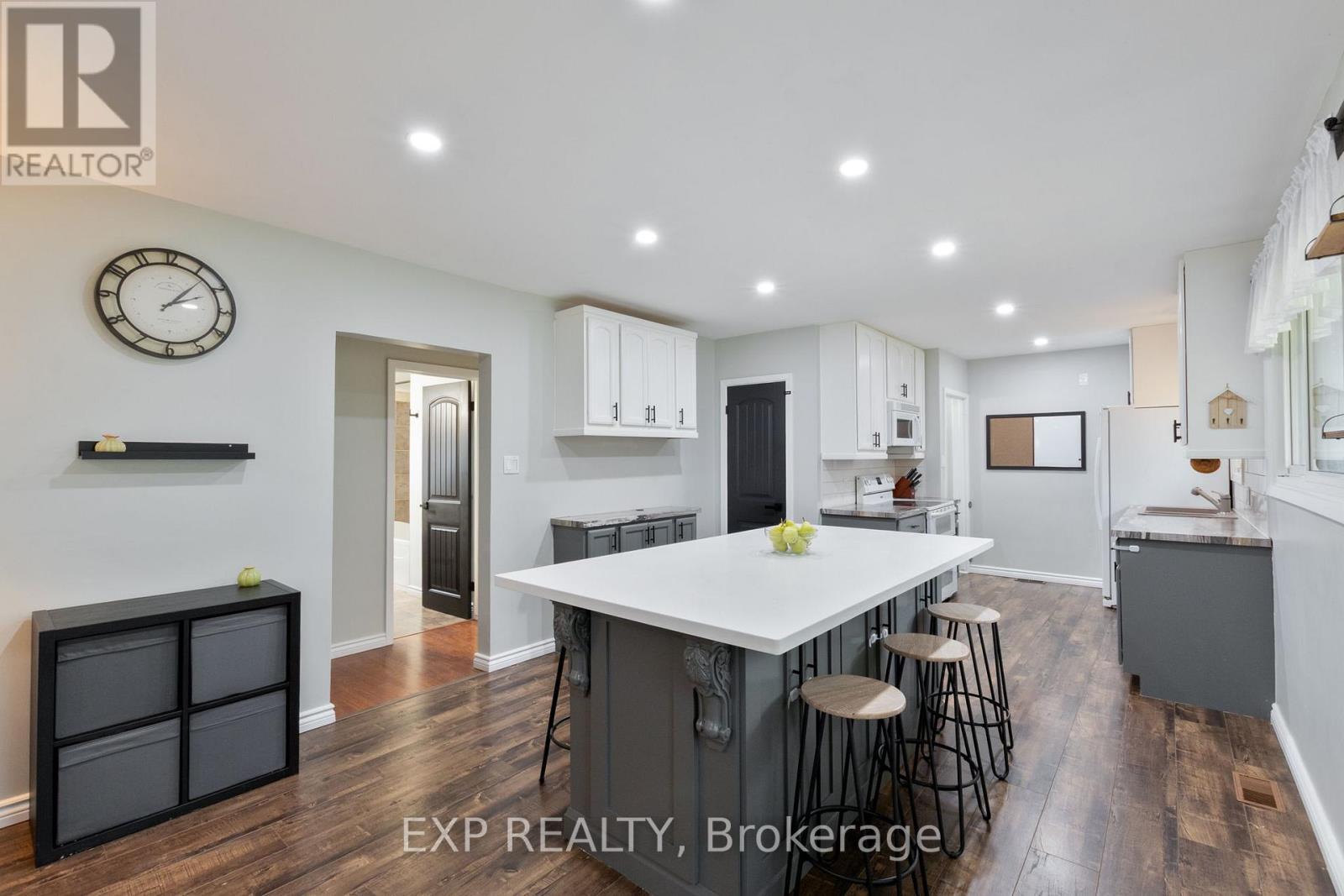 9347 Longwoods Road, Middlesex Centre, Ontario  N0L 1E0 - Photo 7 - X12964104