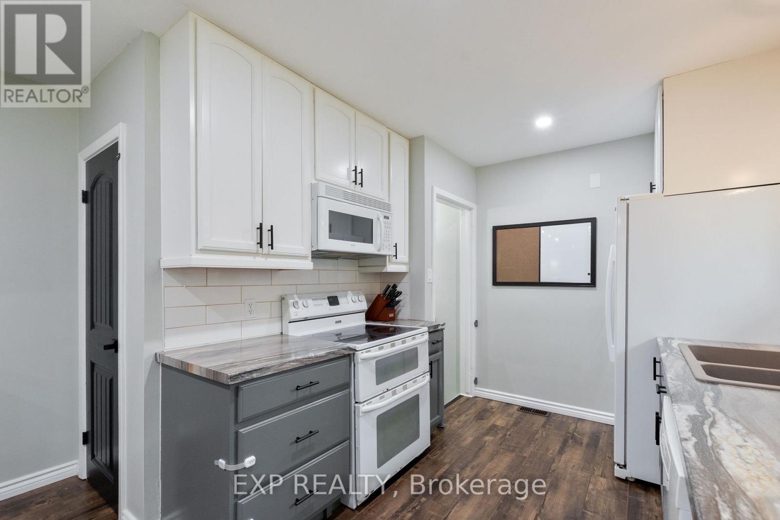 9347 Longwoods Road, Middlesex Centre, Ontario  N0L 1E0 - Photo 8 - X12964104