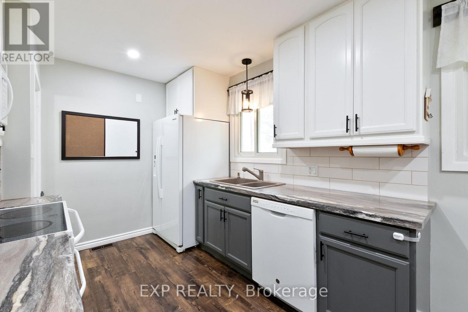 9347 Longwoods Road, Middlesex Centre, Ontario  N0L 1E0 - Photo 9 - X12964104