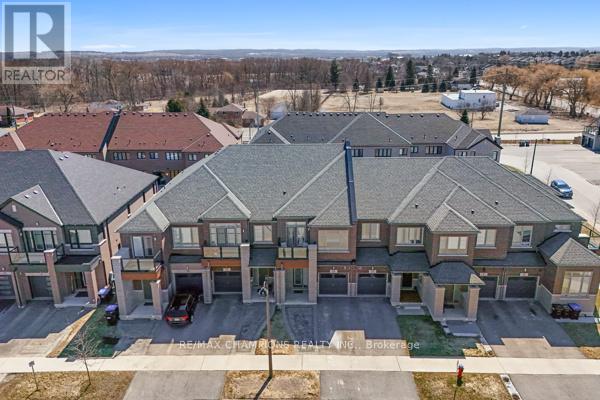 15 Landolfi Way, Bradford West Gwillimbury, Ontario  L3Z 4L6 - Photo 2 - N12963690