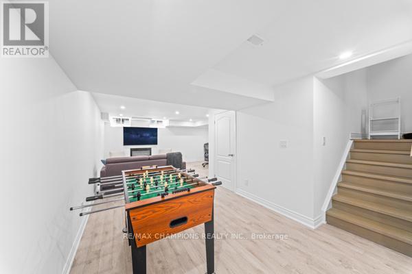 15 Landolfi Way, Bradford West Gwillimbury, Ontario  L3Z 4L6 - Photo 33 - N12963690