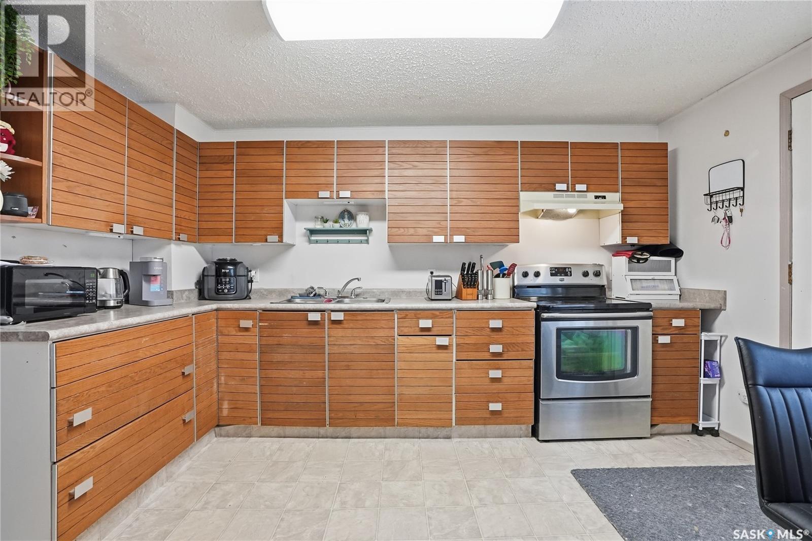 108 Dunlop Street, Saskatoon, Saskatchewan  S7N 2B5 - Photo 8 - SK032232