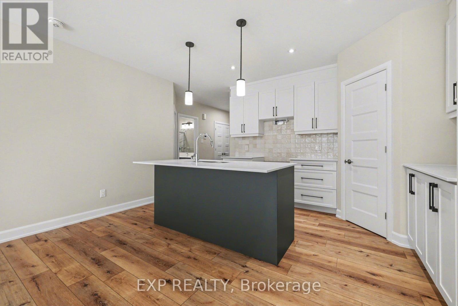 448 Falcon Lane, Russell, Ontario K4R 0M5 - Photo 8 - X12718702