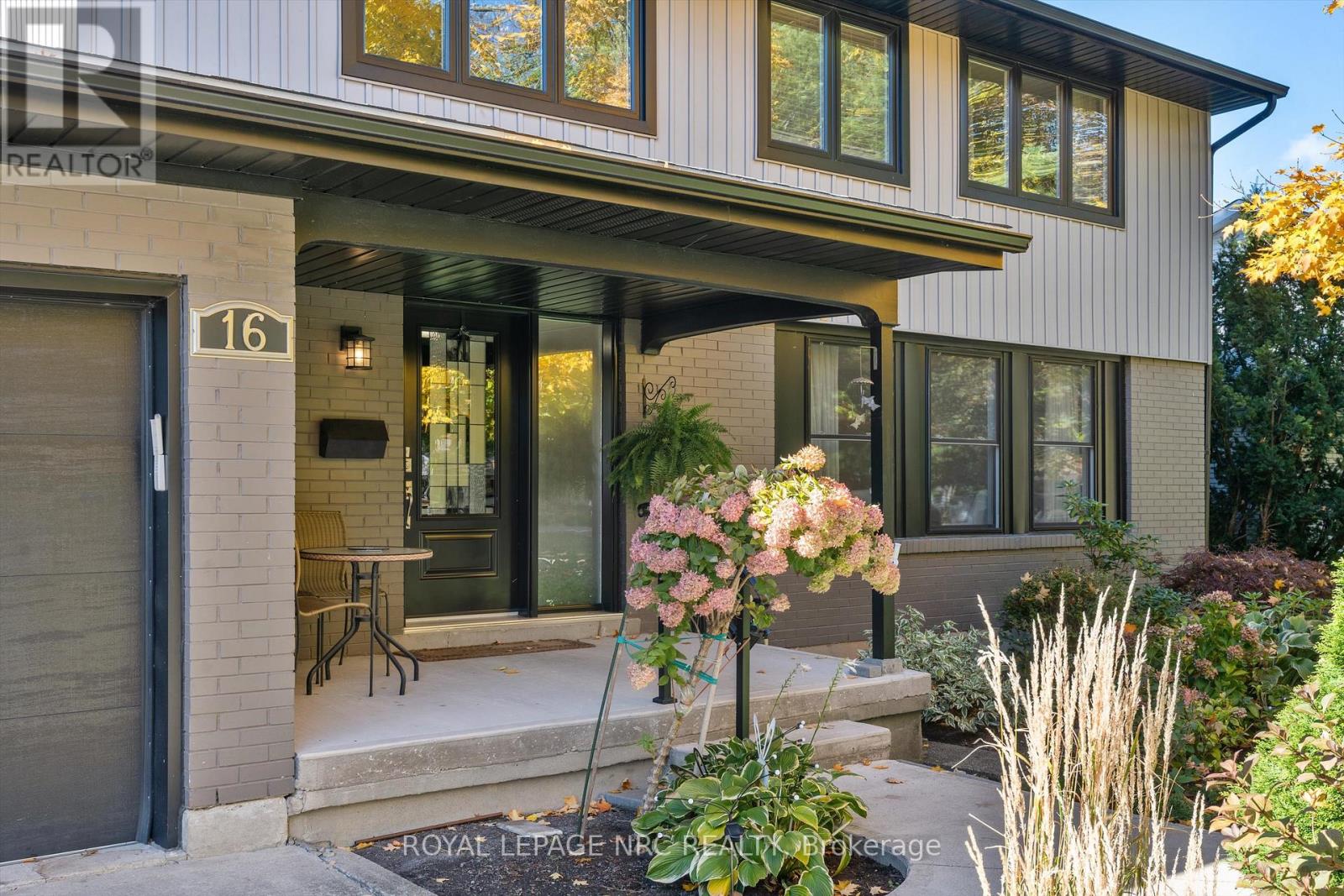 16 Briarfield Crescent, St. Catharines, Ontario  L2T 3T5 - Photo 4 - X12963362